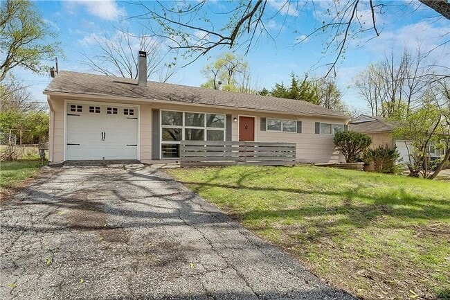 Building Photo - Don’t Miss This Updated 3-Bedroom Home