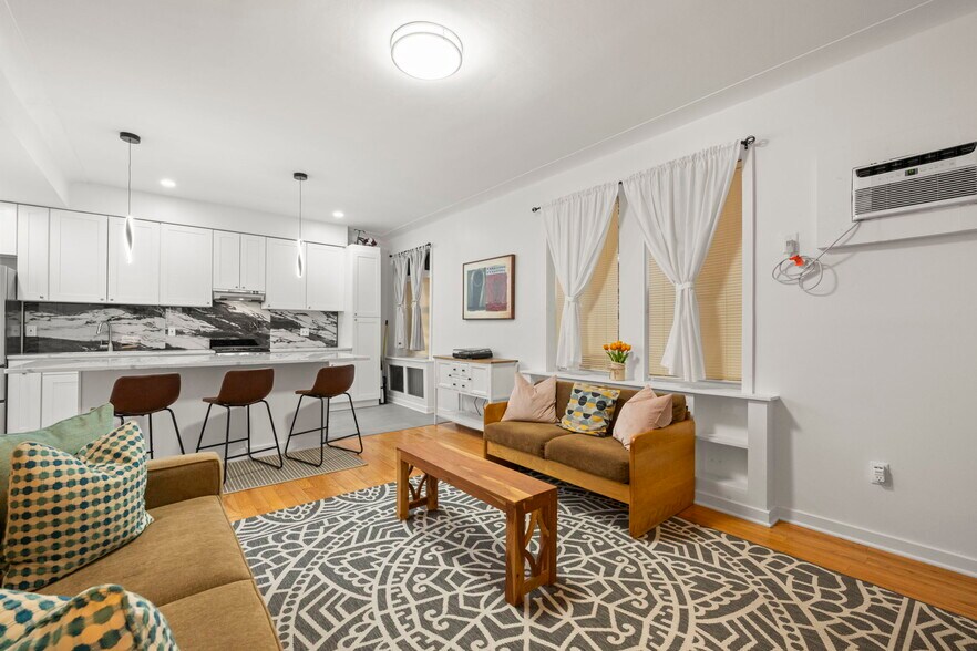 Building Photo - 6015 Boulevard E