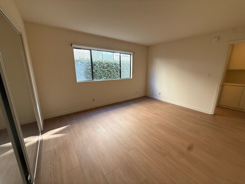 Building Photo - 12011 Rochester Ave