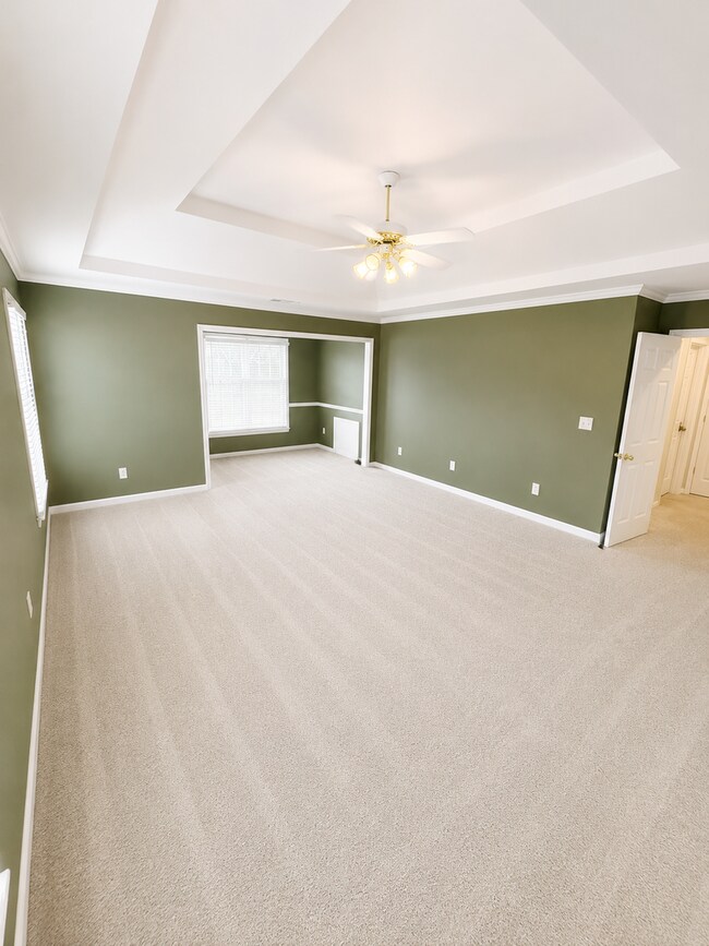 Building Photo - 4 bed/4.5 bath Overland Park Home with Multiple Entertainment Areas in Blue Valley