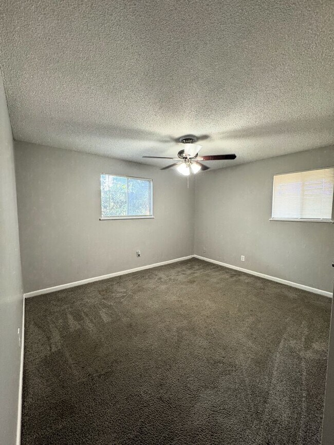 Building Photo - Available For Immediate Move-In!!