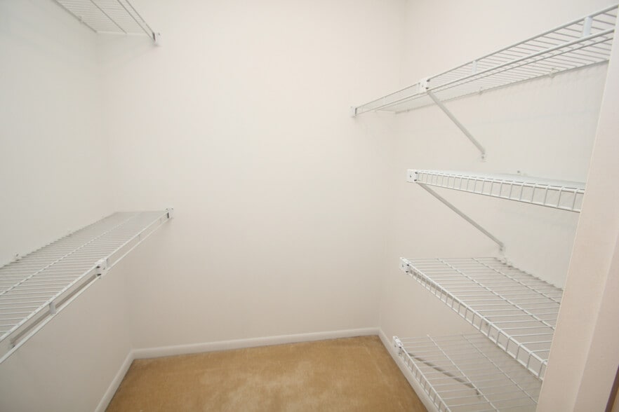 Building Photo - 1431 Hollow Run