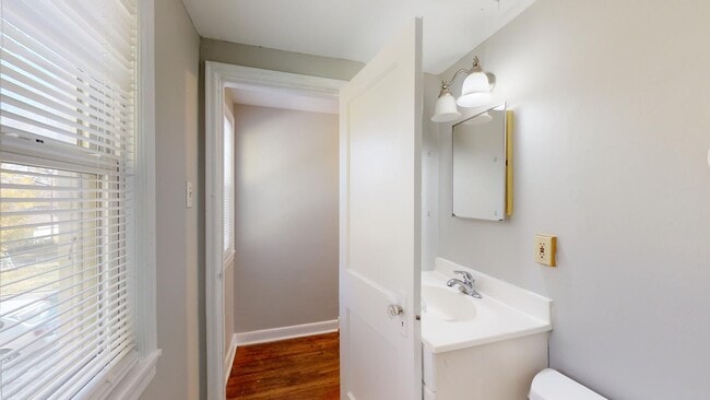 Building Photo - AVAILABLE AUGUST 1st! Spacious 4 Bedroom House Near Campus!