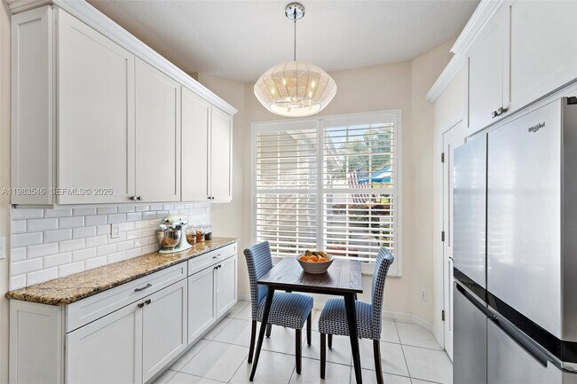 Building Photo - 1832 SW Willowbend Ln