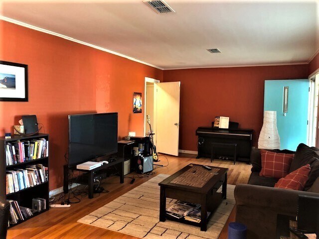 Building Photo - Updated Broadmoor Home!!