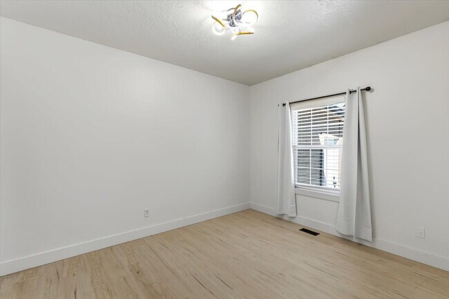 Building Photo - Fantastic 3-bed, 2.5 bath single level home near Downtown Star
