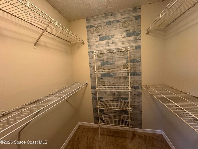 Building Photo - 7667 N Wickham Rd