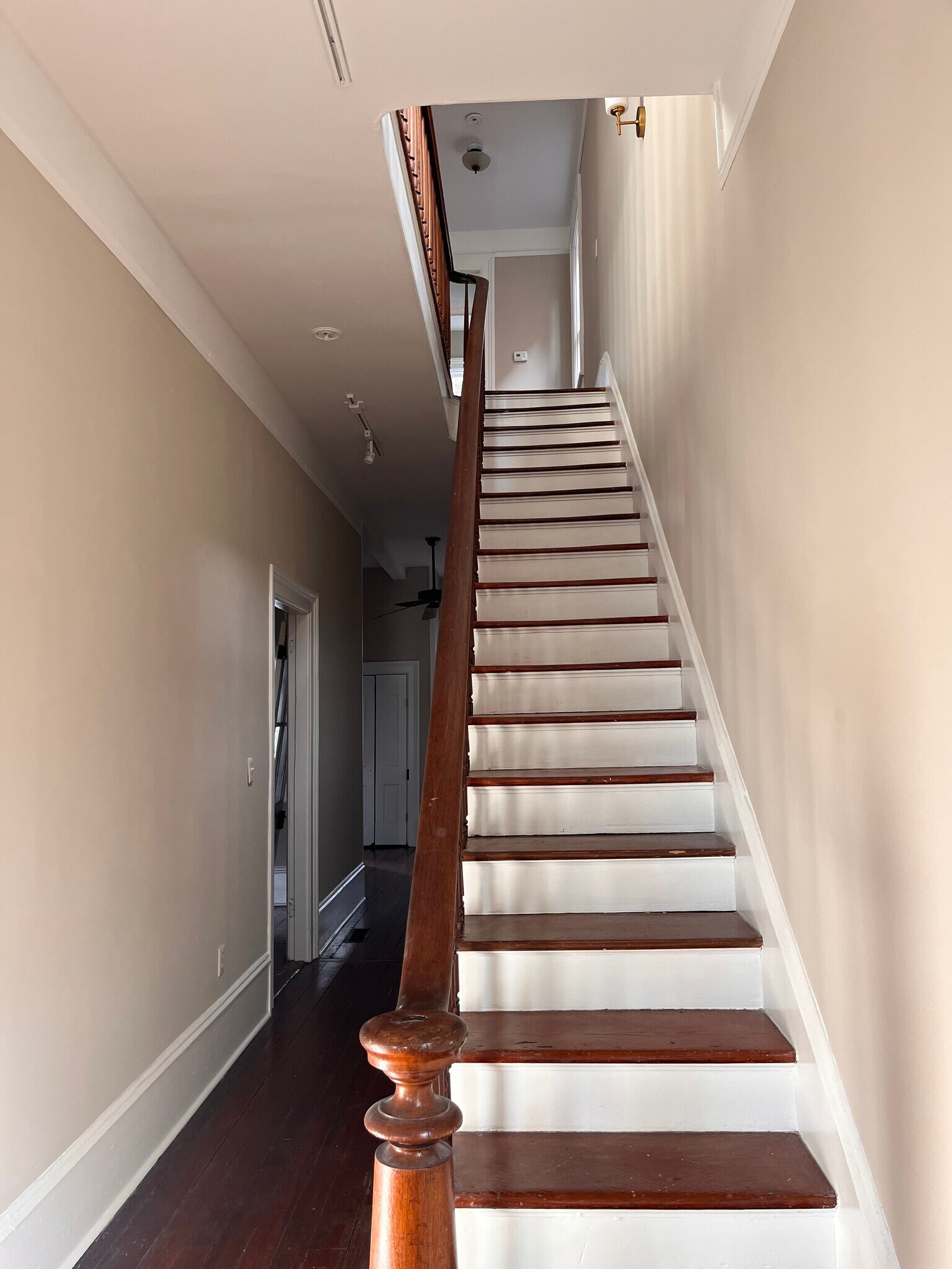 Building Photo - 318 W Bolton St