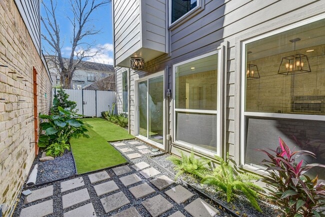 Building Photo - Museum District: Chic 2-Story newly update...