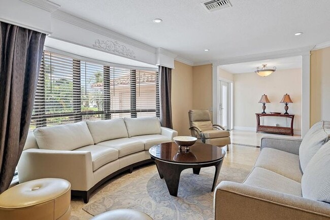 Building Photo - 16 Thurston Dr