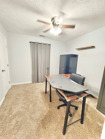 Building Photo - 372 Woodberry Cir