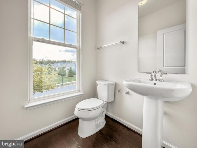 Building Photo - 439 Foxglove Way