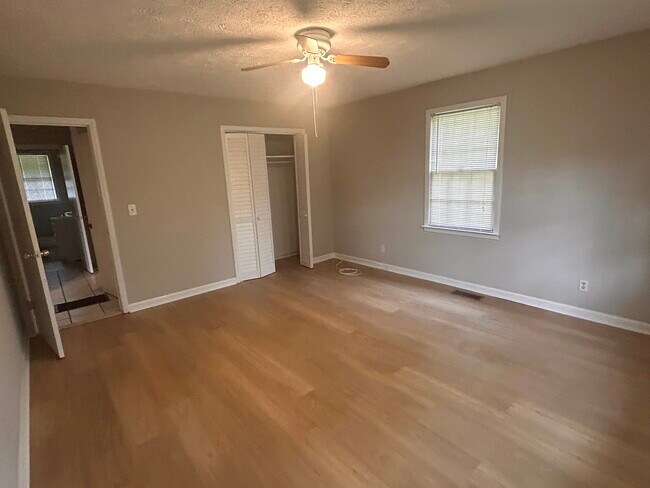 Building Photo - 3487 Wax Rd SE