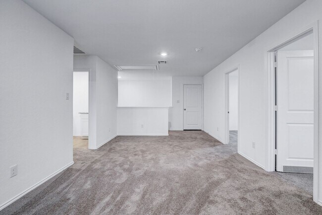 Building Photo - Modern 4-Bedroom Home with Loft, Open Livi...