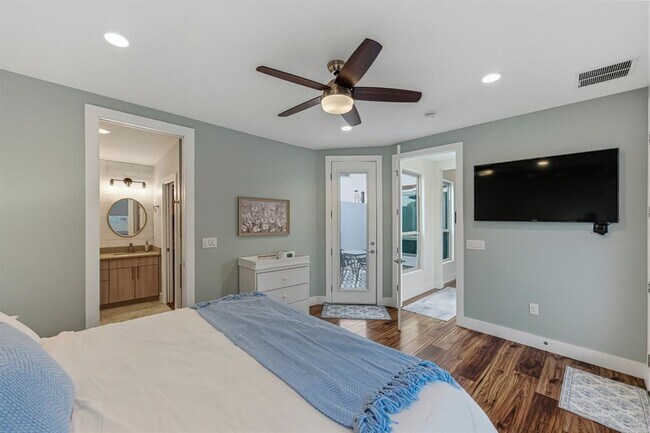 Building Photo - 1405 Camelot Cir