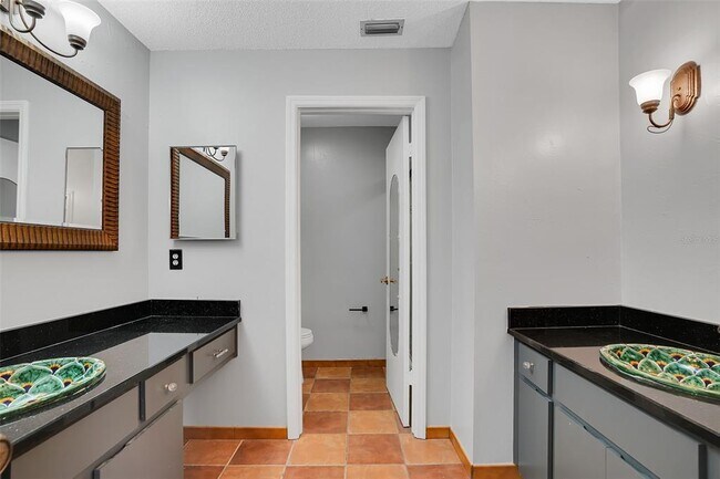 Building Photo - 15217 W Pond Woods Dr