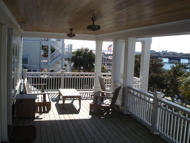 Building Photo - 4B Channel Ave