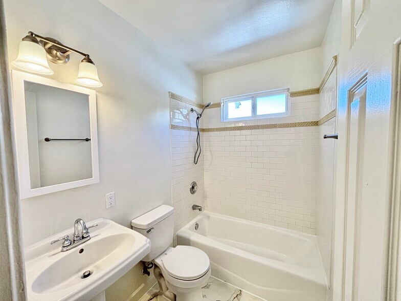 Building Photo - 2338 Keeler St