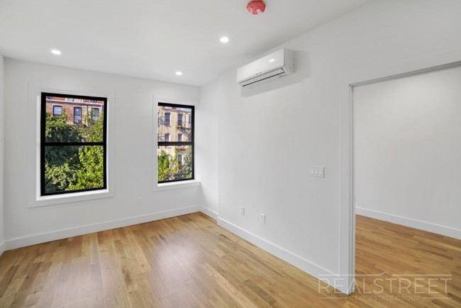 Building Photo - Stunning NEW 1 bed in Crown Heights