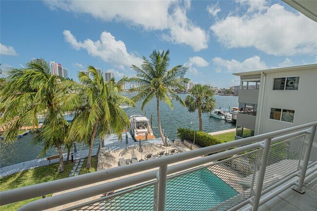 Primary Photo - 468 Golden Isles Dr