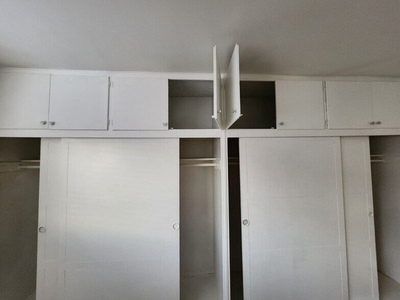 Building Photo - 1414 S Orange Grove Ave