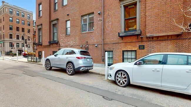 Building Photo - 404 Beacon St