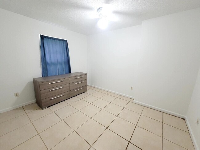 Building Photo - 1418 Glenda Dr
