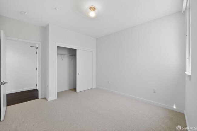 Building Photo - 570 Innes Ave