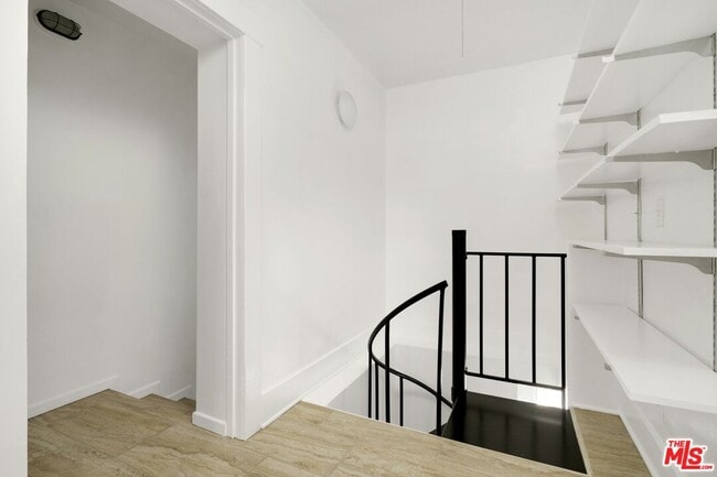 Building Photo - 320 4th Ave