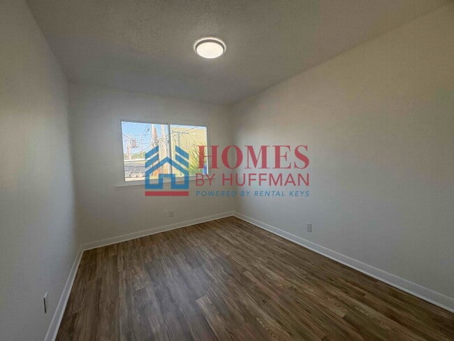 Building Photo - One Bedroom Apartment | Move in Ready