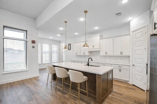 Building Photo - 3011 Hbr Spg Wy