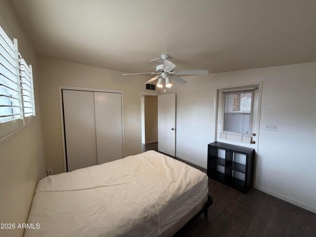 Building Photo - 717 E Granada Dr