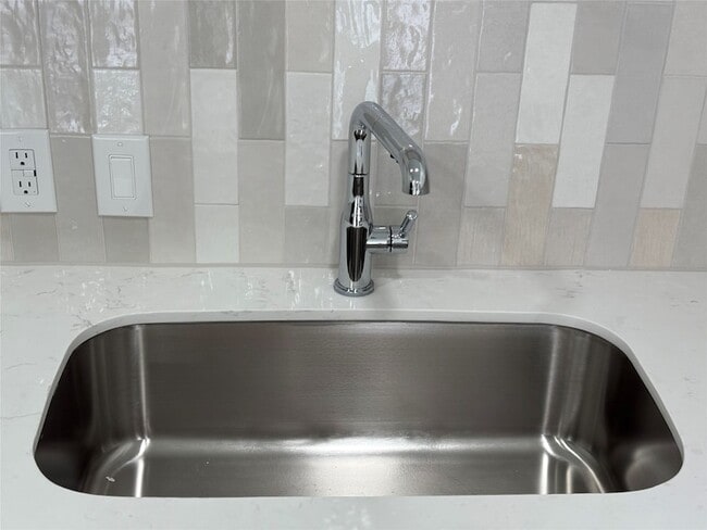 Building Photo - 704 S 10th St