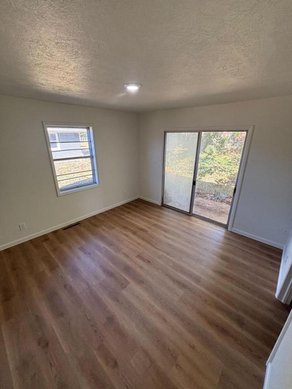 Building Photo - 909 E 1st St