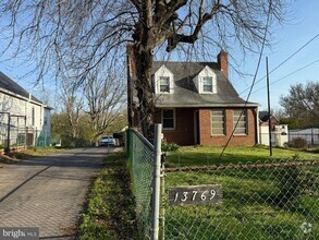 Building Photo - 13769 Travilah Rd