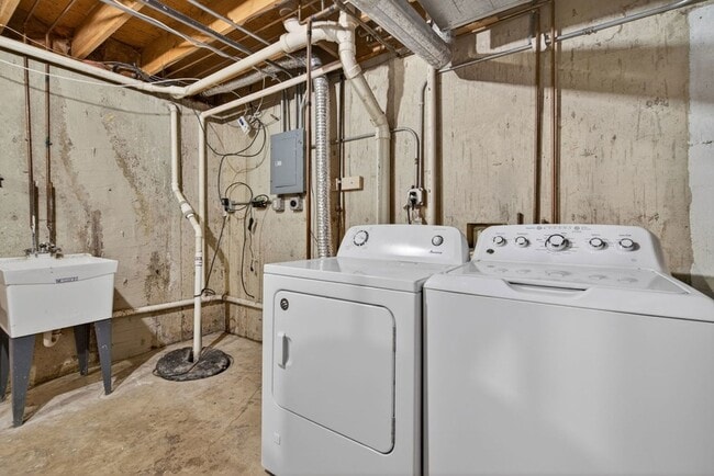 Building Photo - 115 Colonial Pkwy