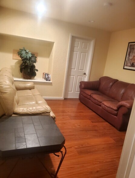 LIVINGROOM - 3223 E 102nd Ave