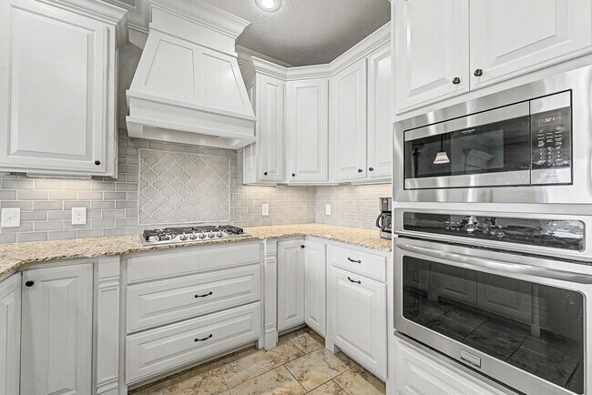 Building Photo - 4 bedroom 2 bath Praire Grove Home! Upgrades Galore!