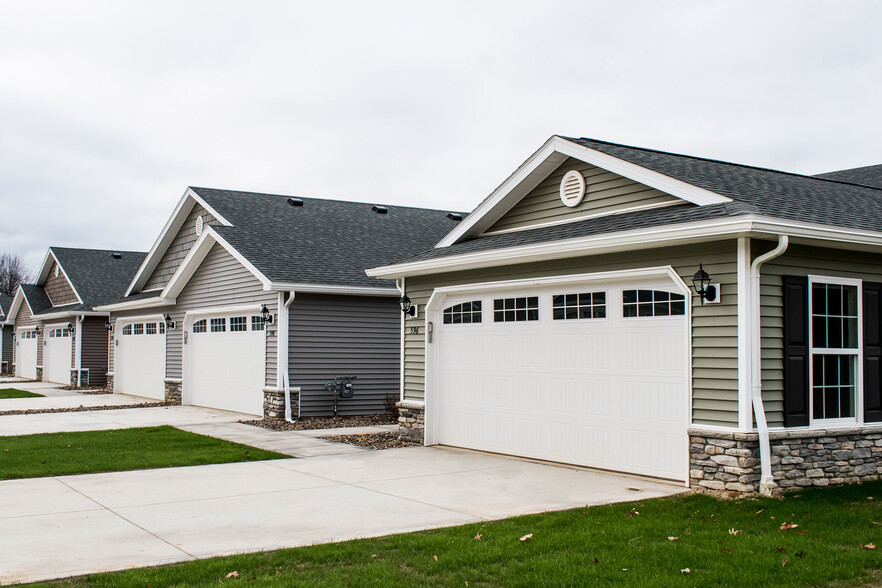 Enjoy Having an Attached Garage - Redwood Macomb