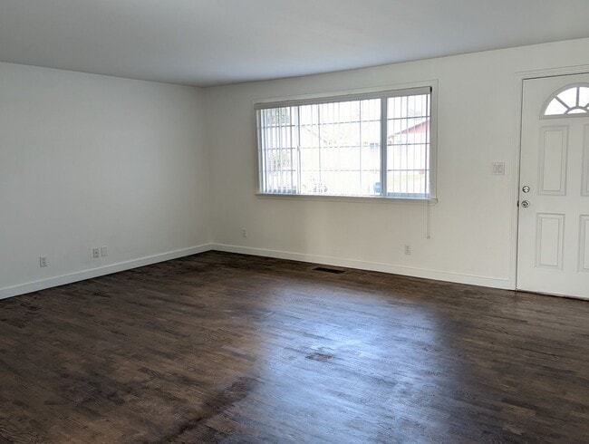 Building Photo - 3-Bedroom, 2-Bath Home With Large Patio an...