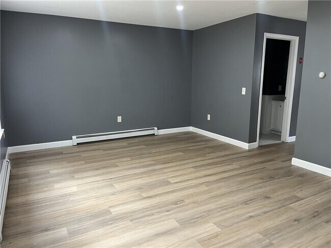 Building Photo - 11 Newcomb St