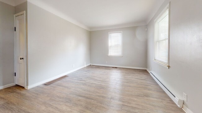 Building Photo - Charming 3-Bedroom Bungalow for Lease in Roseville