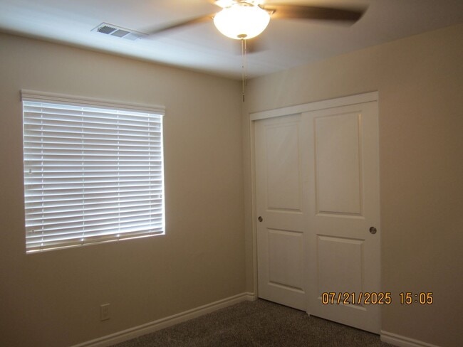 Building Photo - Immaculate Single Story Like New