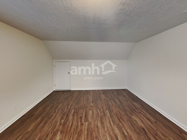 Building Photo - 6832 Scarlet Ridge Dr