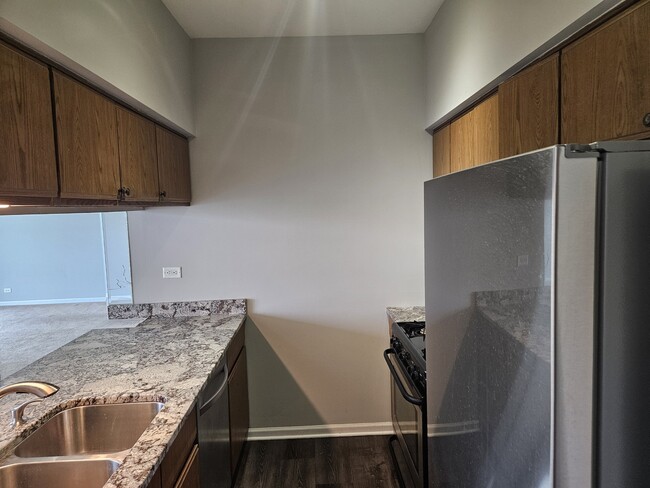 Building Photo - 65 S Golfview Ct