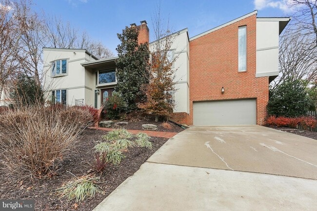 Building Photo - 9801 Clydesdale St