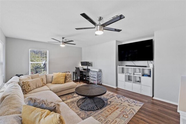 Building Photo - 201 S Sumac Ln