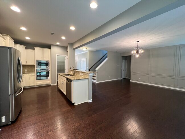 Building Photo - 2198 Laurens Dr