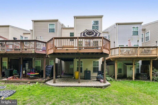 Building Photo - 8727 Thornbrook Dr