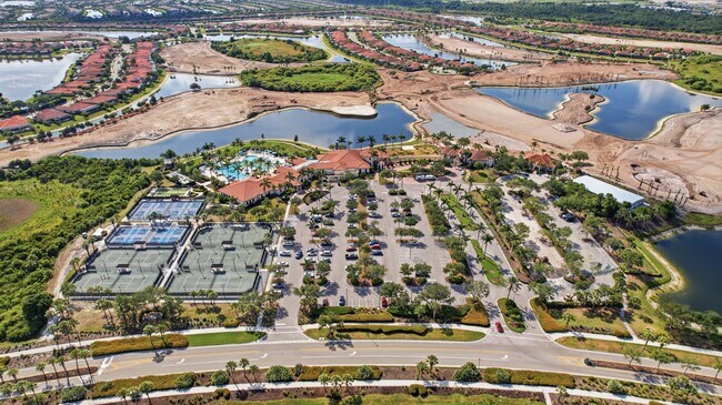 Building Photo - 10792 Tarflower Dr
